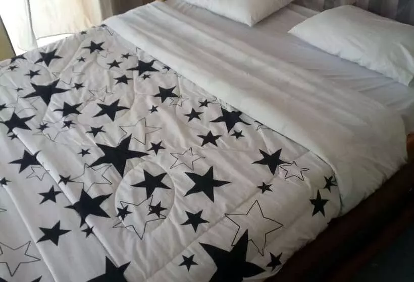 هتل Hudson S Sports Bar And Restaurant