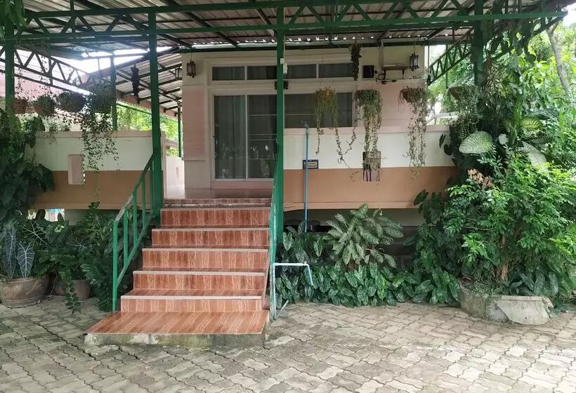 Hotelli Rattikanchana Resort