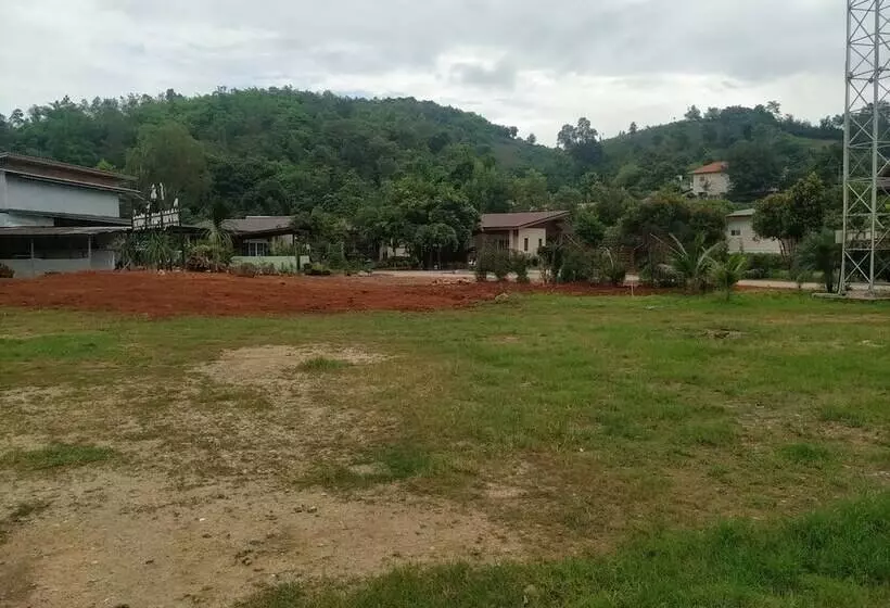 Hotelli Rattikanchana Resort