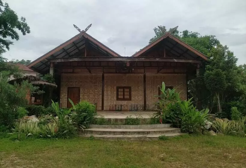 Hotelli Rattikanchana Resort