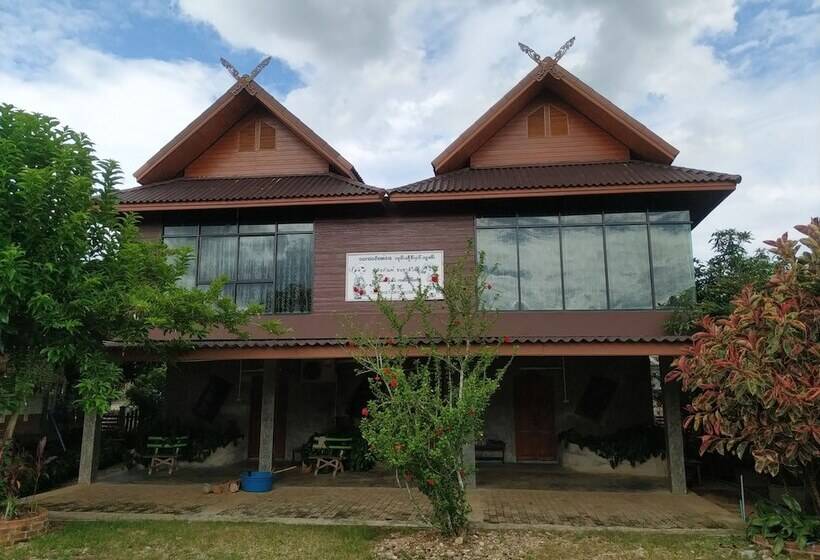 בית מלון כפרי Rattikanchana Resort