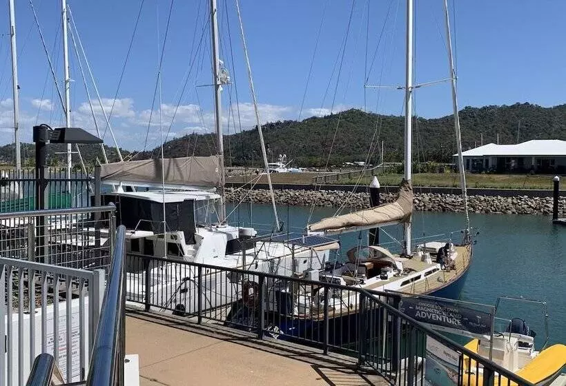 モーテル Magnetic Blue Waterfront Apartments