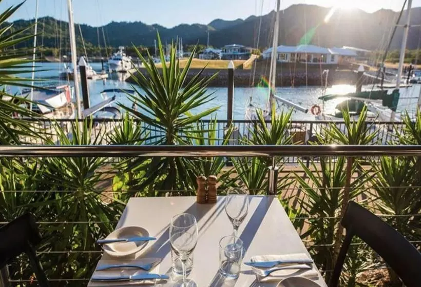 モーテル Magnetic Blue Waterfront Apartments