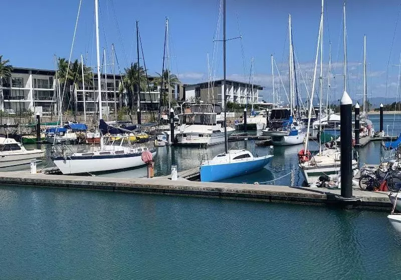 モーテル Magnetic Blue Waterfront Apartments