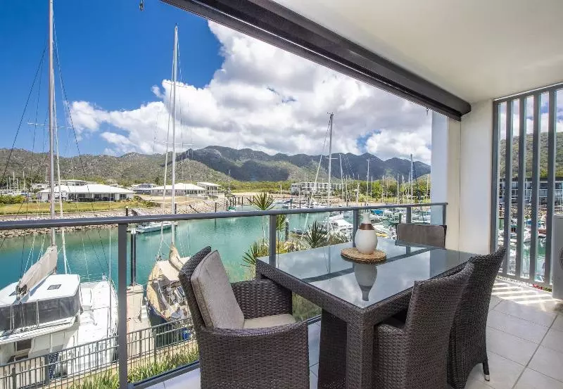 モーテル Magnetic Blue Waterfront Apartments