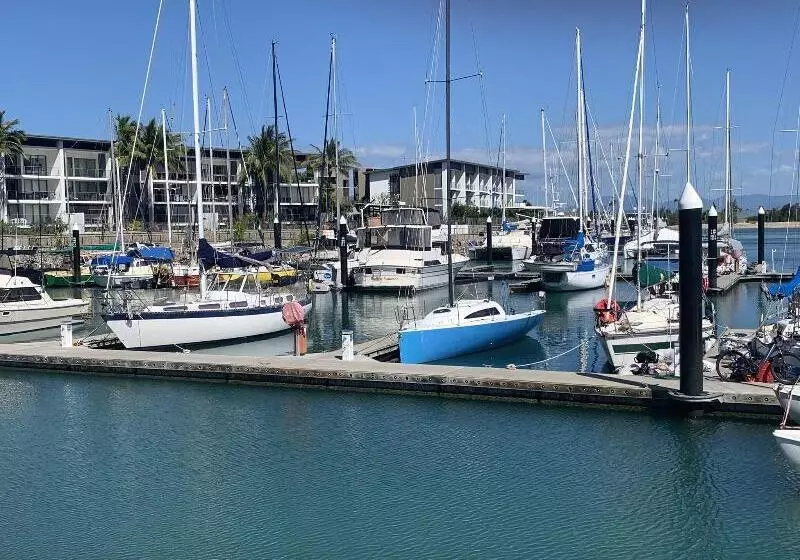 モーテル Magnetic Blue Waterfront Apartments