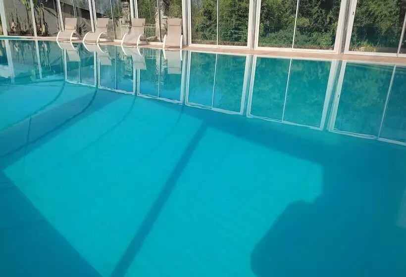 Majatalo Domaine De Champ Rose