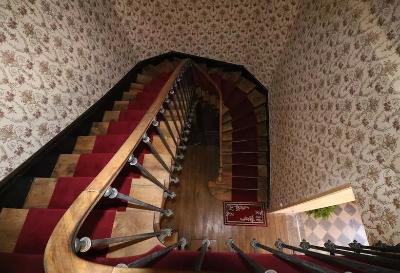 Majatalo Domaine De Champ Rose