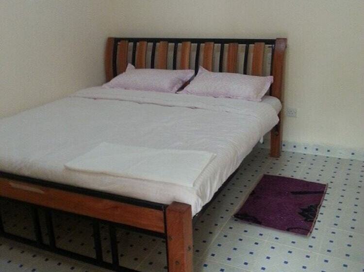 پانسیون Downhill Springs Resort