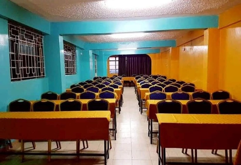 پانسیون Downhill Springs Resort