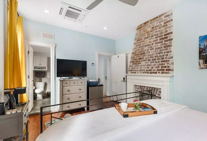 ペンション Luxurious Private Suites In Downtown Charleston