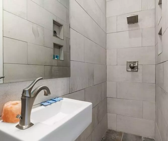 ペンション Luxurious Private Suites In Downtown Charleston