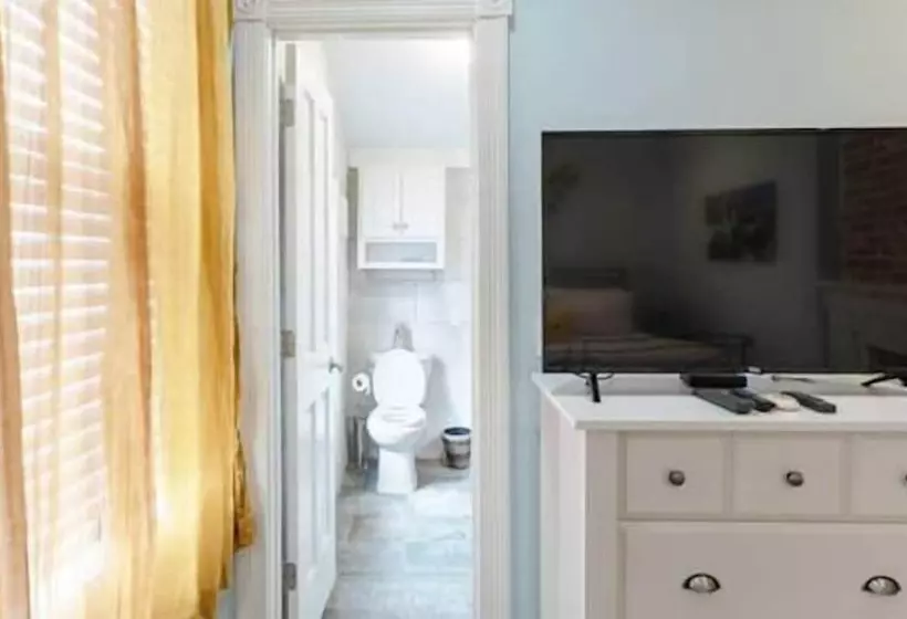 ペンション Luxurious Private Suites In Downtown Charleston