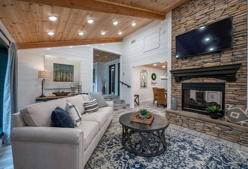 Sugar Hill Newly Remodeled Includes Fully Supplied Kitchen And Hot Tub By Redawning