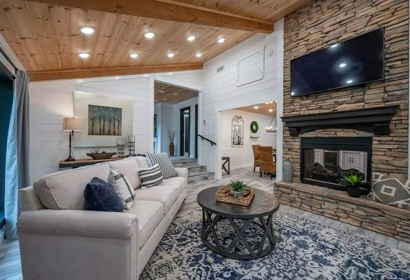 Sugar Hill Newly Remodeled Includes Fully Supplied Kitchen And Hot Tub By Redawning