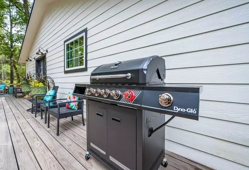 Sugar Hill Newly Remodeled Includes Fully Supplied Kitchen And Hot Tub By Redawning