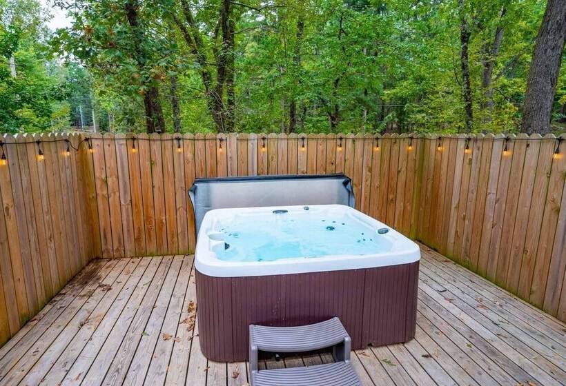 Sugar Hill Newly Remodeled Includes Fully Supplied Kitchen And Hot Tub By Redawning