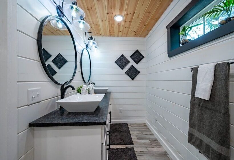 Sugar Hill Newly Remodeled Includes Fully Supplied Kitchen And Hot Tub By Redawning