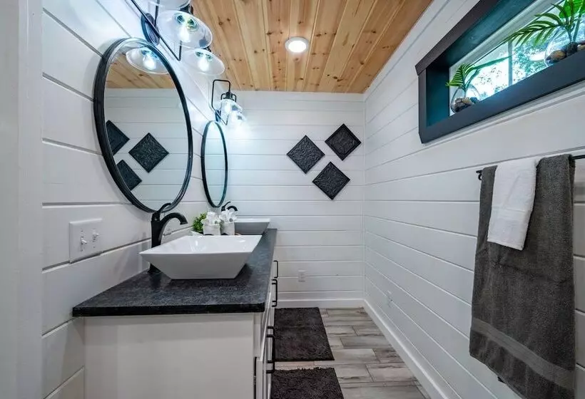Sugar Hill Newly Remodeled Includes Fully Supplied Kitchen And Hot Tub By Redawning