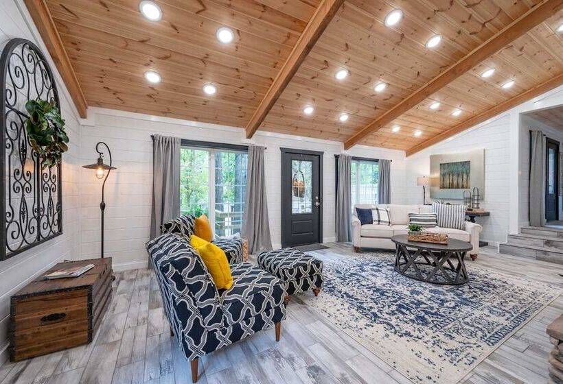 Sugar Hill Newly Remodeled Includes Fully Supplied Kitchen And Hot Tub By Redawning