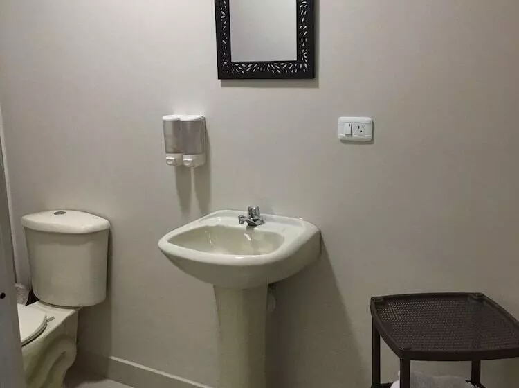 Tababela Airport B&b