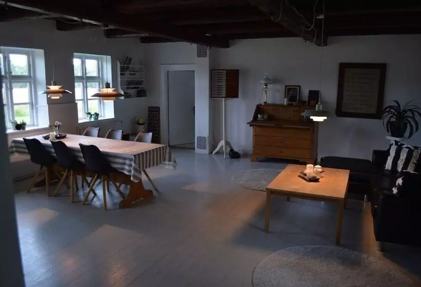 Aamiaismajoitus (B&B) Agerfeld Gl. Skole