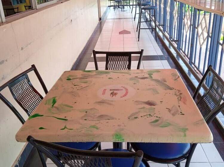 تختخواب و صبحانه Dillions Highway Motel