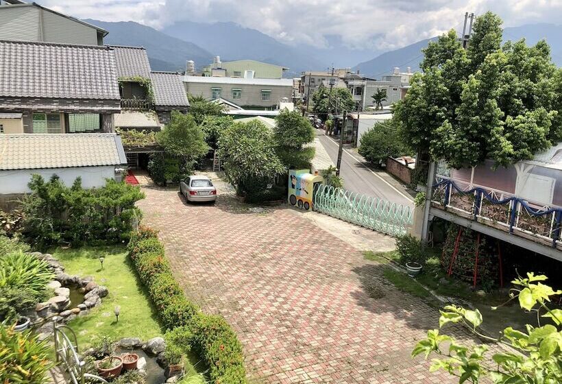 تختخواب و صبحانه Treehouse