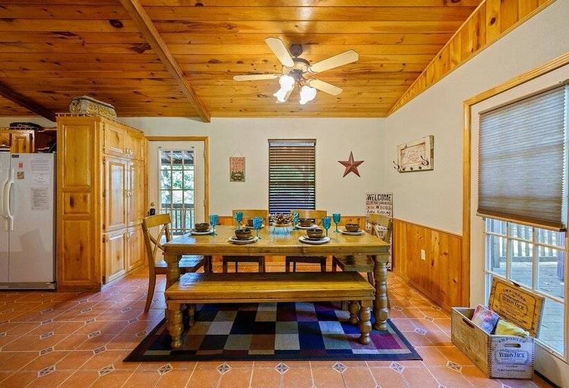 Cast Away Family Cabin With Hot Tub, Fireplace, And Kids Area By Redawning