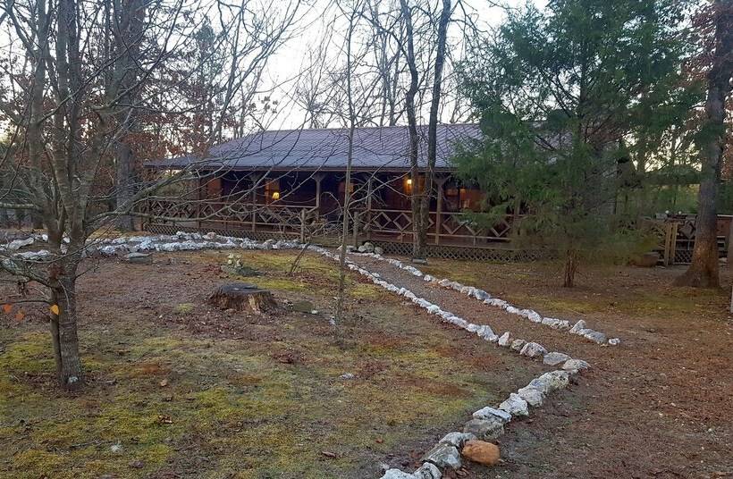 Cast Away Family Cabin With Hot Tub, Fireplace, And Kids Area By Redawning