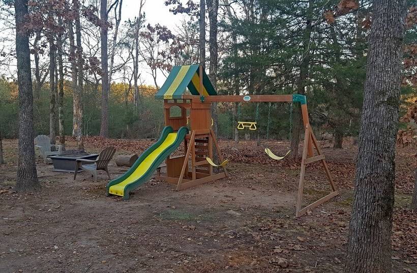 Cast Away Family Cabin With Hot Tub, Fireplace, And Kids Area By Redawning