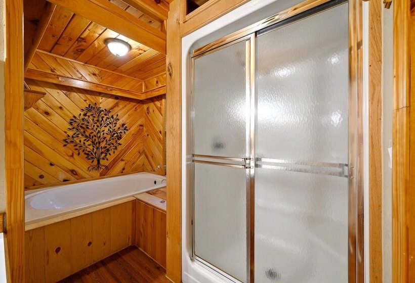 Cast Away Family Cabin With Hot Tub, Fireplace, And Kids Area By Redawning