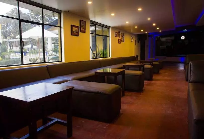 簡易ホテル Hosteria El Cano