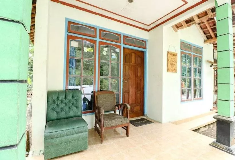 هتل Homestay Mbah Parni