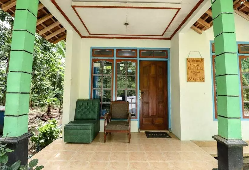 هتل Homestay Mbah Parni