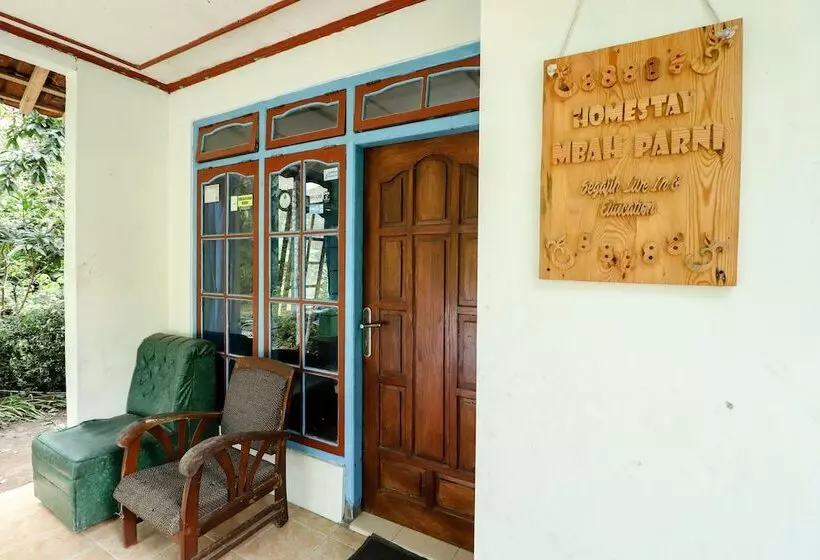 هتل Homestay Mbah Parni