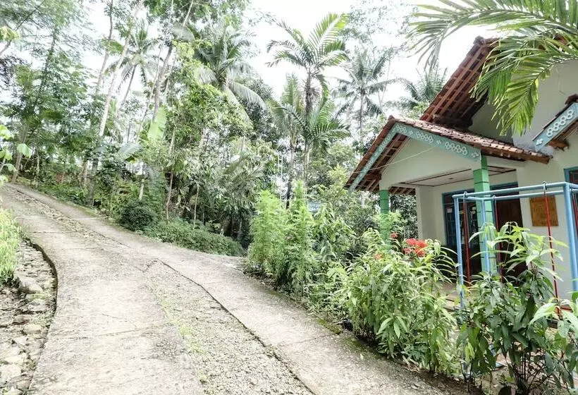 هتل Homestay Mbah Parni