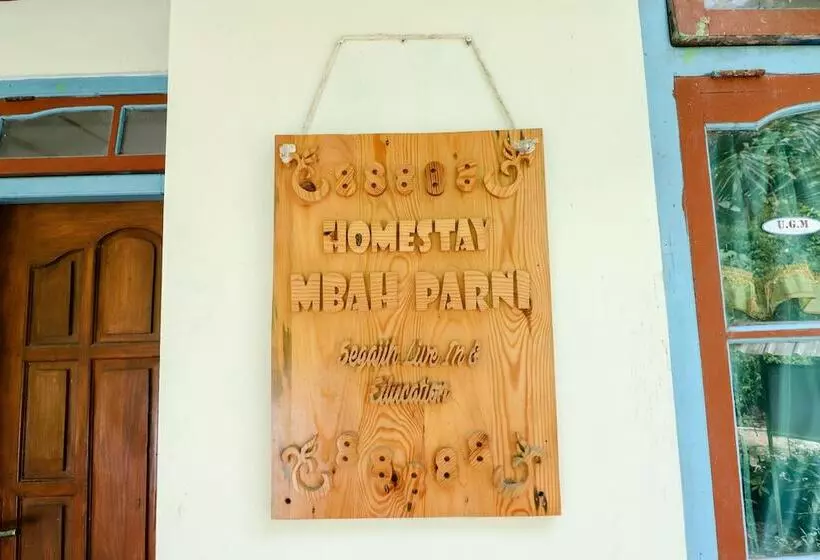هتل Homestay Mbah Parni
