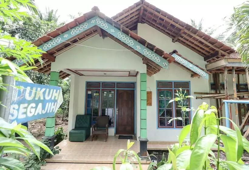 هتل Homestay Mbah Parni