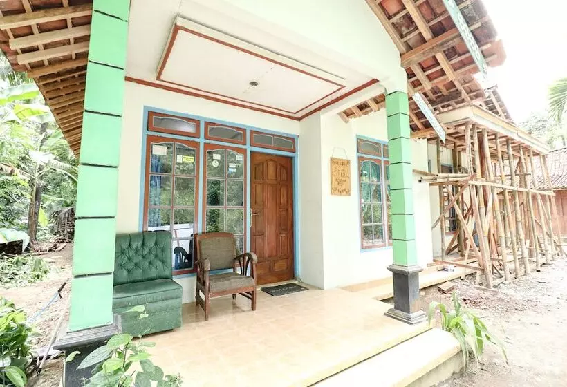 هتل Homestay Mbah Parni