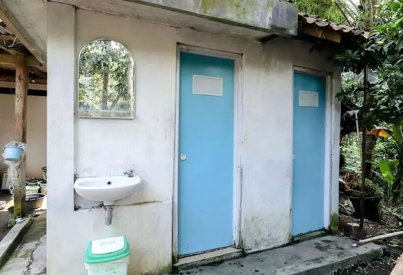 هتل Homestay Mbah Parni