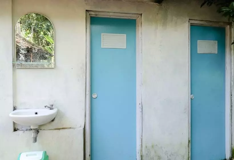 هتل Homestay Mbah Parni