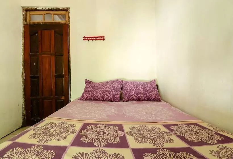 هتل Homestay Mbah Parni