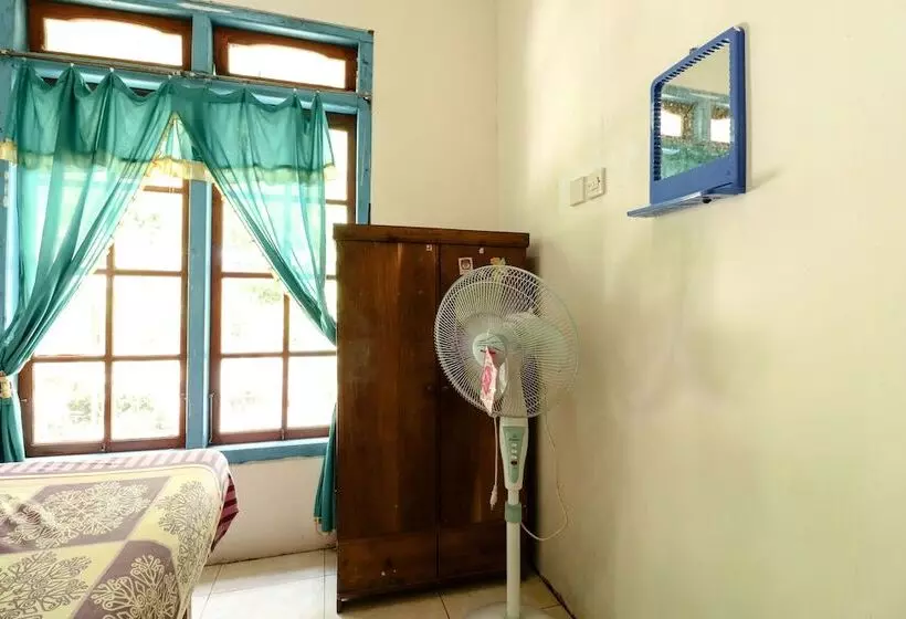 هتل Homestay Mbah Parni