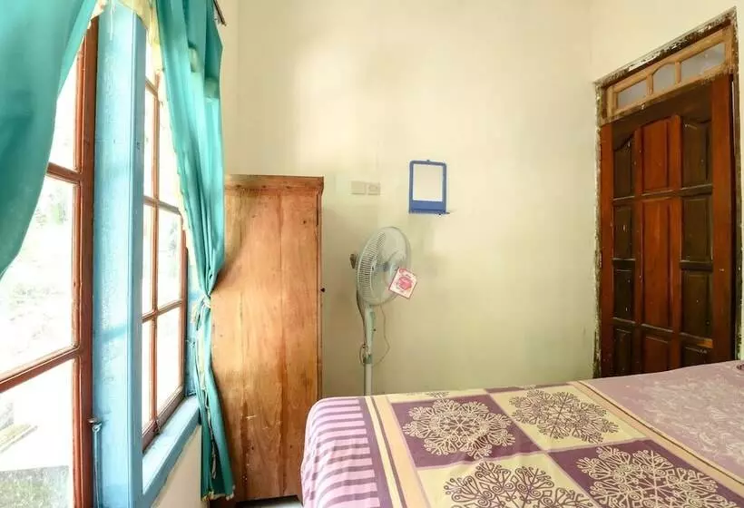 هتل Homestay Mbah Parni