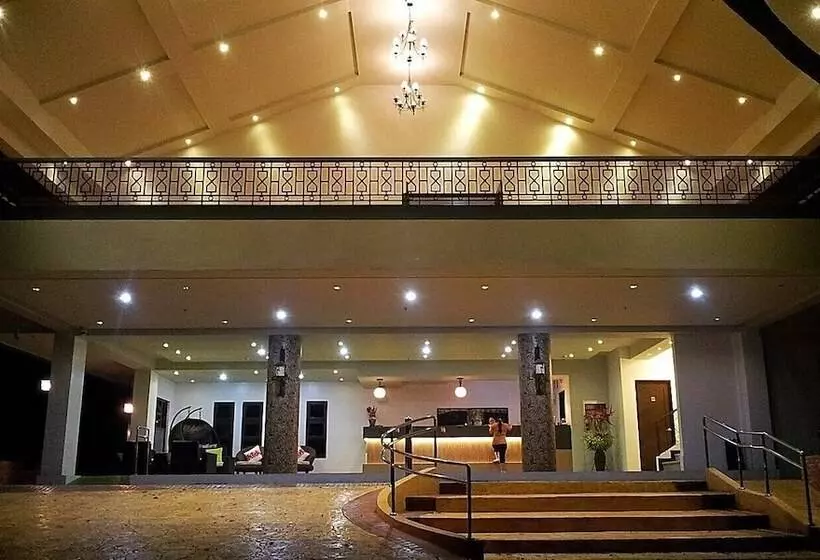 هتل Momarco Forest Cove Resort And