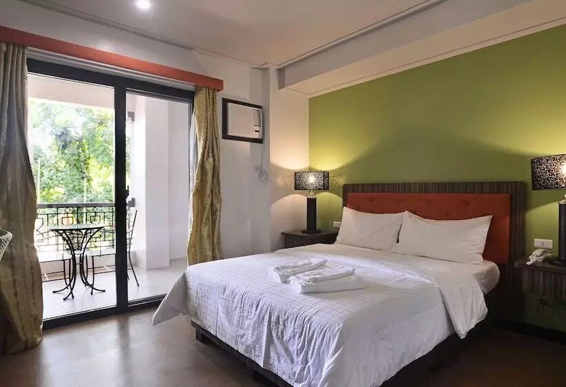 هتل Momarco Forest Cove Resort And