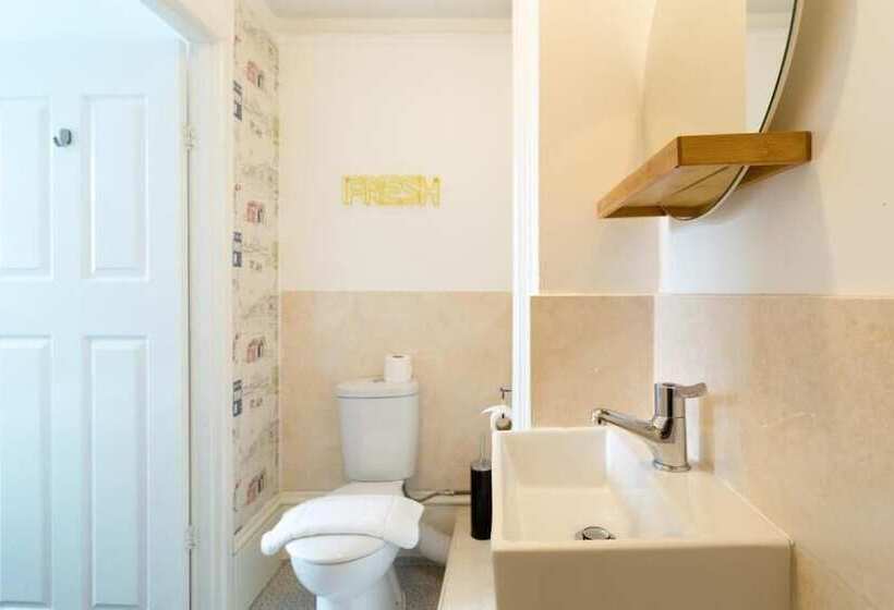 בית מלון כפרי Innit Rooms   Upper Rock