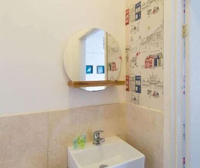 בית מלון כפרי Innit Rooms   Upper Rock