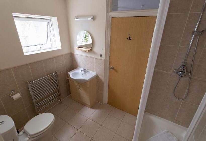 בית מלון כפרי Innit Rooms   Upper Rock